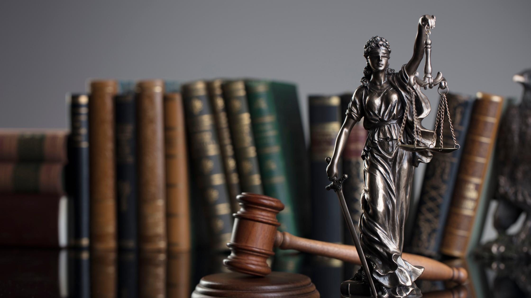 Legalism și echitate: alegerea juristului - Piperea & Asociații - firma avocatura