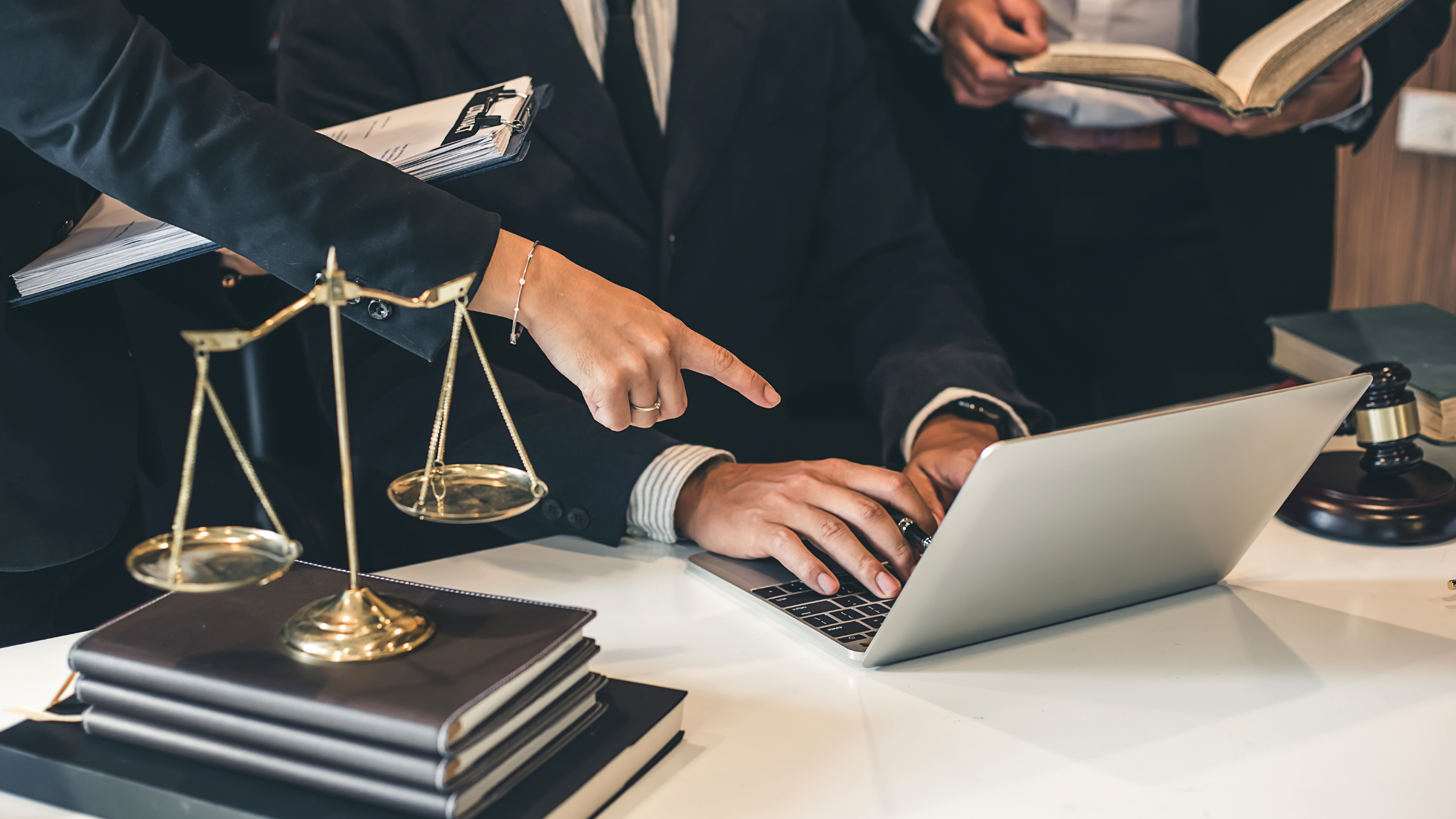 Petre Piperea: program pentru profesia de avocat - Piperea & Asociatii - firma avocatura